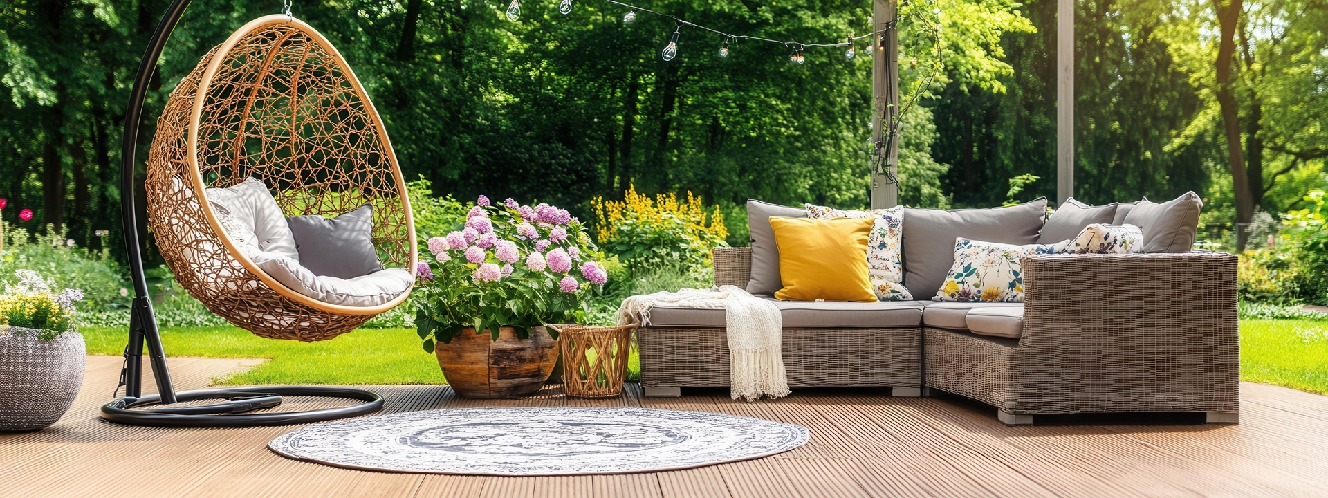 Gemütliche Sitzecke auf Terrasse | Elf Bar 600 kaufen  